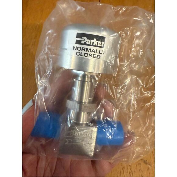 Parker Pneumatic Valve 4Q1-P4K-11AC-SSV-PE - Picture 1 of 10